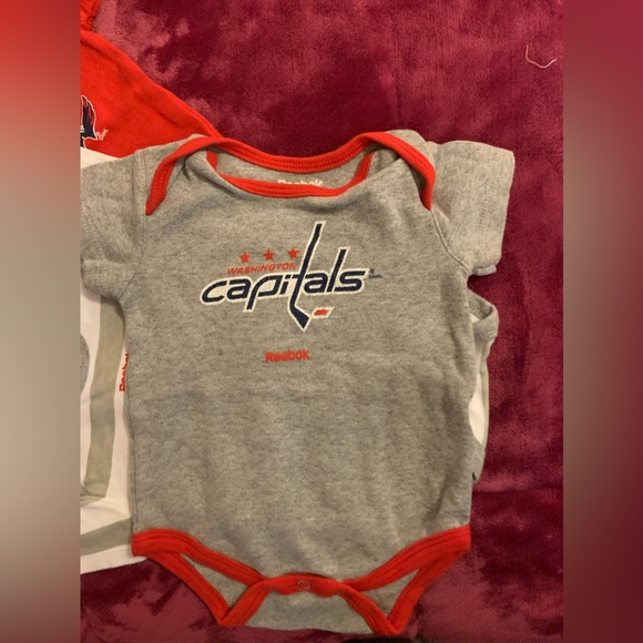 🍼🍼🍼Reebok Onsies Washington Cardinals No stains and great condition 3-6mths - Picture 3 of 6